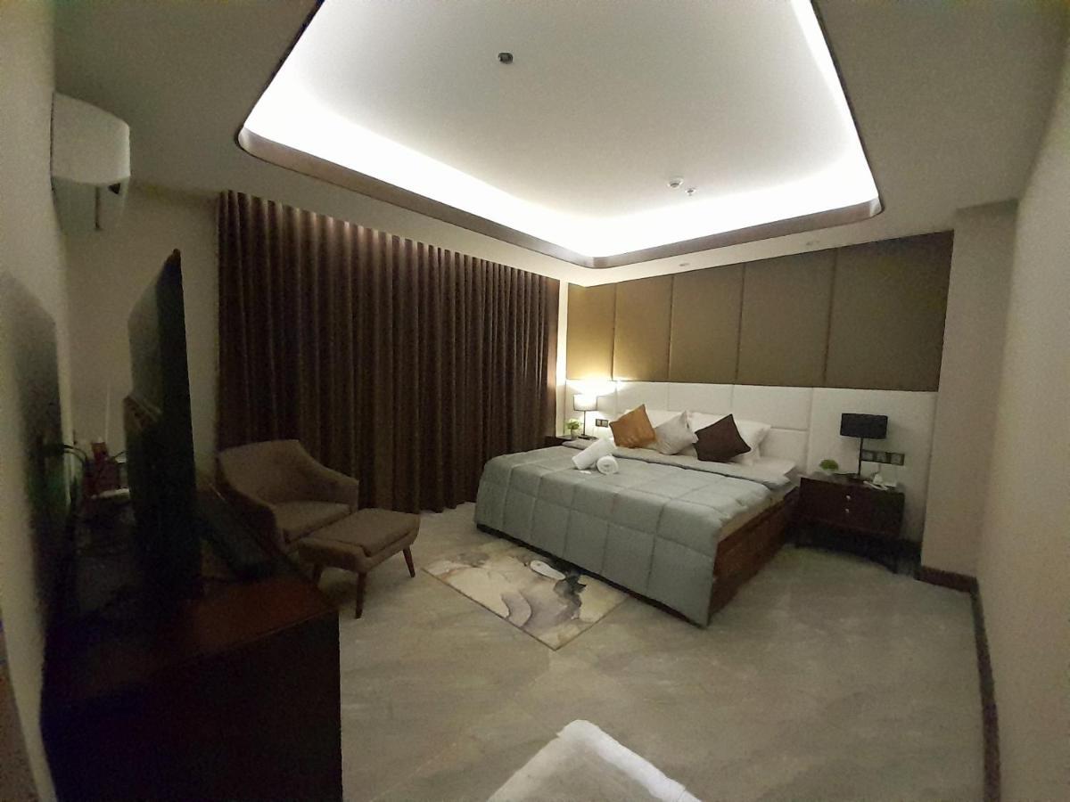 One Euphoria Prime Suite Hotel Angeles Bagian luar foto
