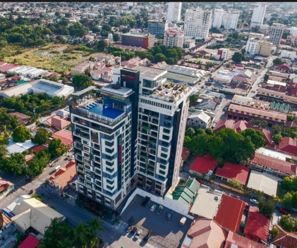 One Euphoria Prime Suite Hotel Angeles Bagian luar foto