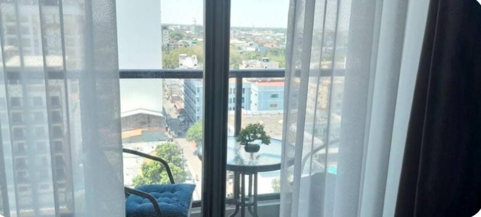 One Euphoria Prime Suite Hotel Angeles Bagian luar foto