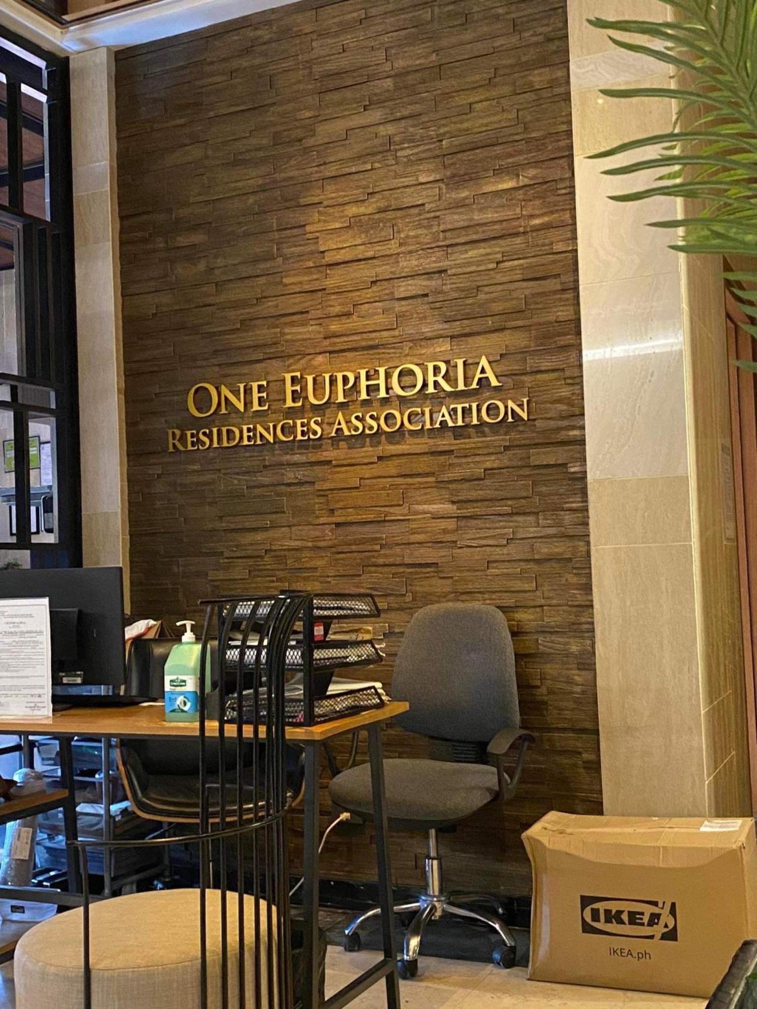 One Euphoria Prime Suite Hotel Angeles Bagian luar foto