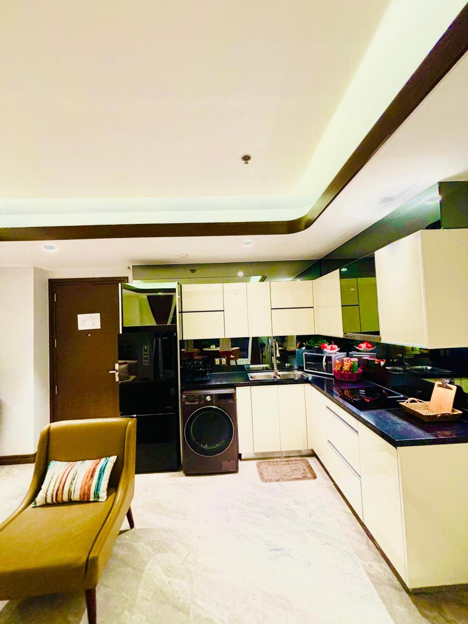 One Euphoria Prime Suite Hotel Angeles Bagian luar foto