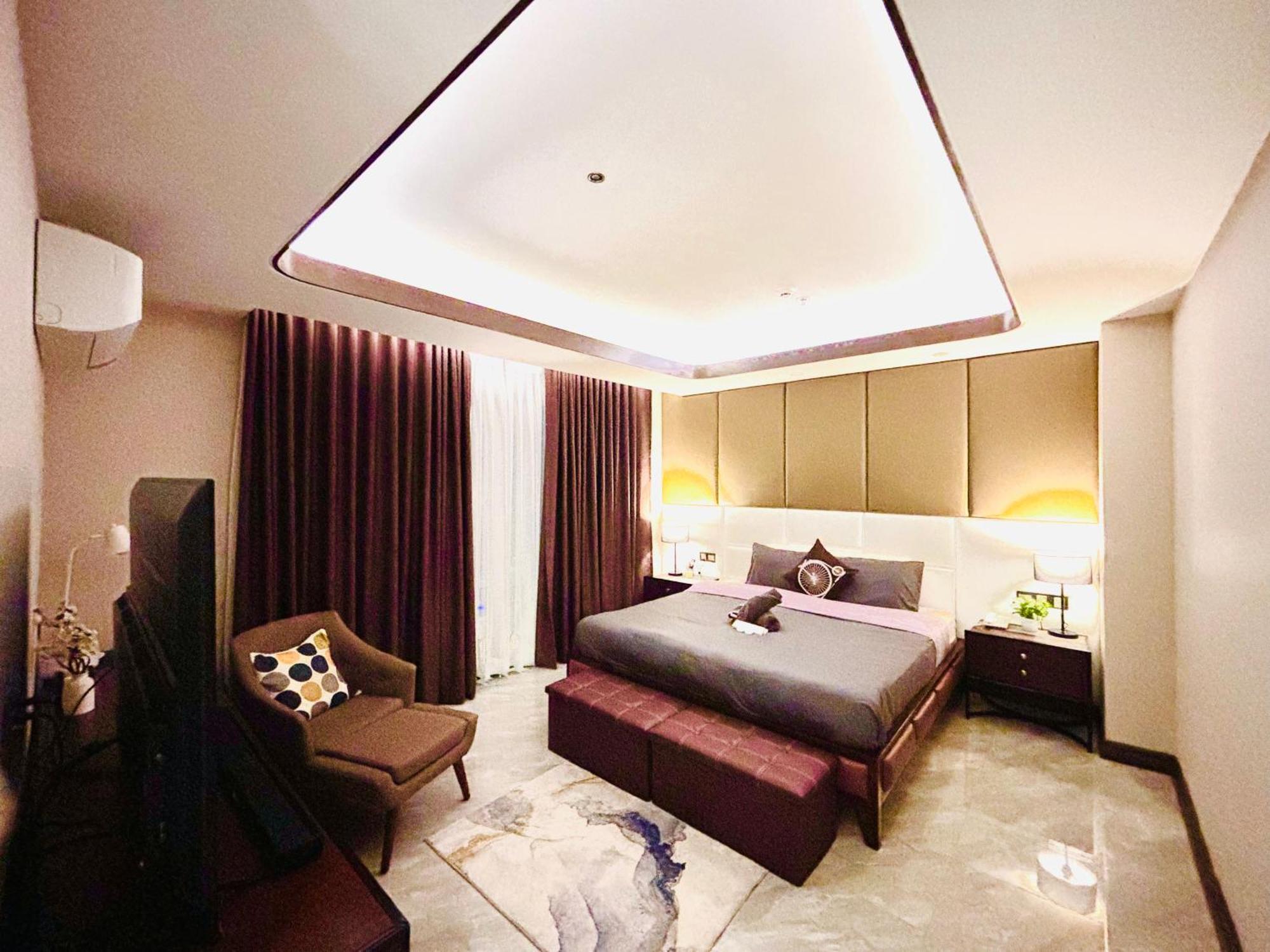 One Euphoria Prime Suite Hotel Angeles Bagian luar foto