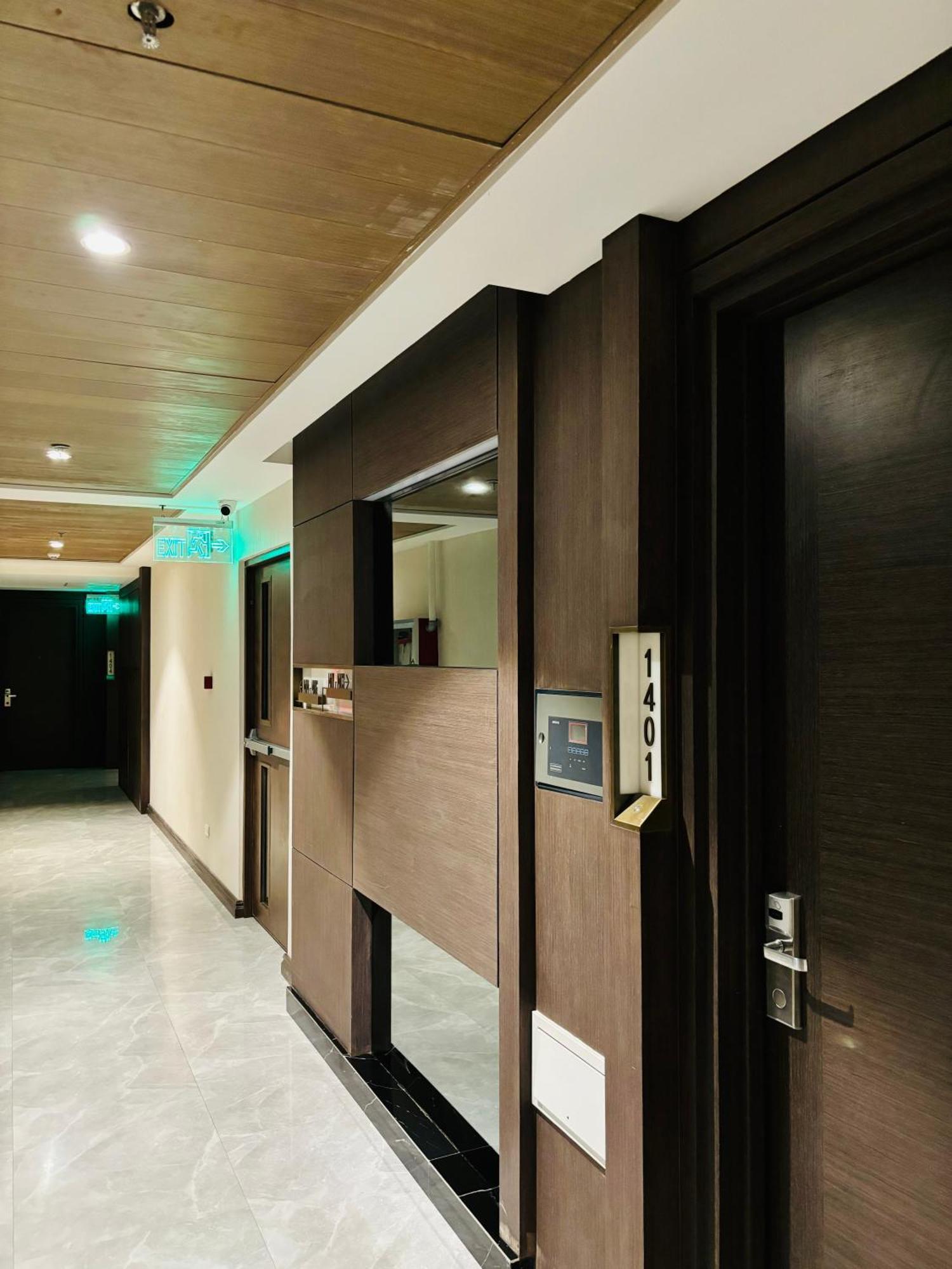 One Euphoria Prime Suite Hotel Angeles Bagian luar foto