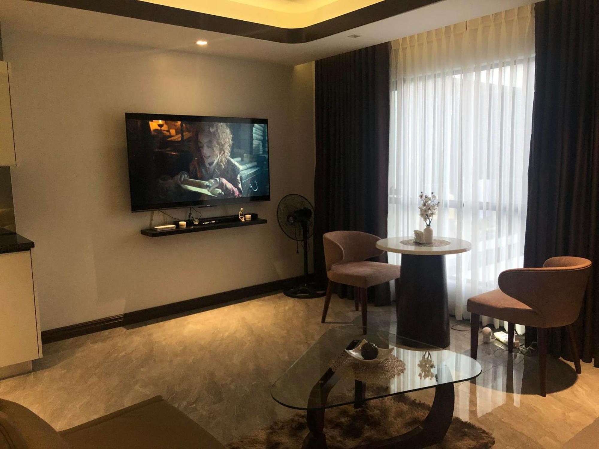 One Euphoria Prime Suite Hotel Angeles Bagian luar foto